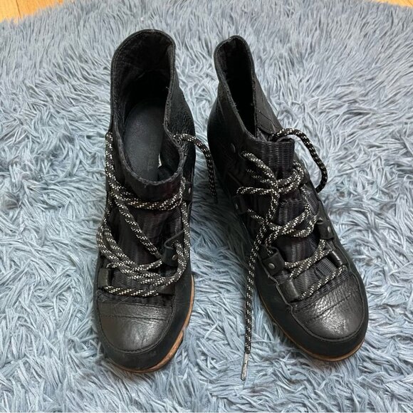 SOREL Sandy Black Leather Lace Up Wedge Boot Ankle Bootie Size 7 - Picture 1 of 5